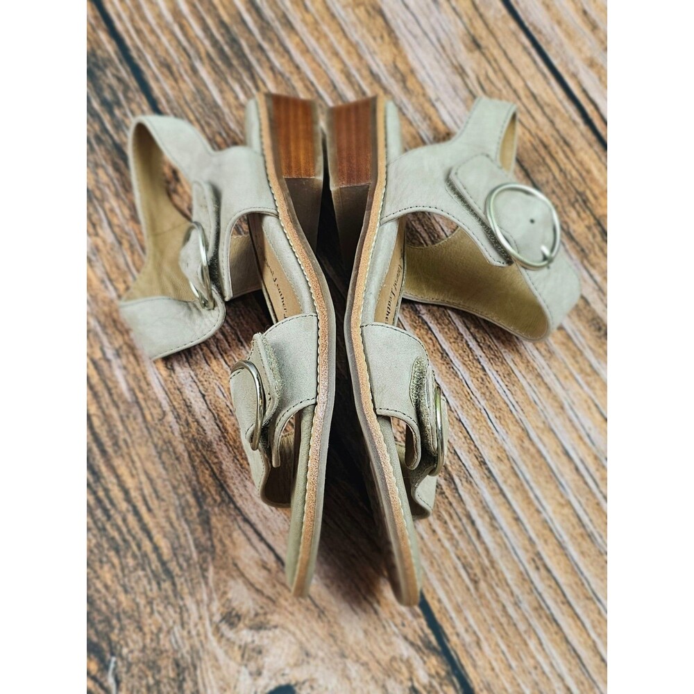 Sofft Nerissa Gray Taupe Sandal Womens 7.5 Low Block Heel Leather Buckle Comfort - Picture 8 of 11